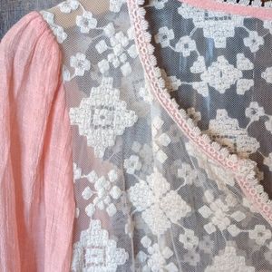 Boho coral cream lace flutter sleeve Medium top.